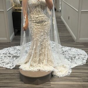 Stephen Yearick Ivory Lace Wedding Dress